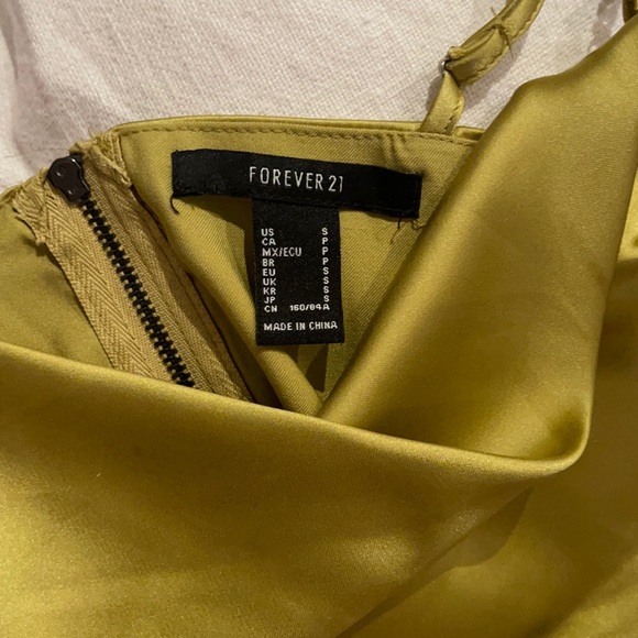 3/$30 Brand new Silky Green top 💚 - Picture 5 of 5